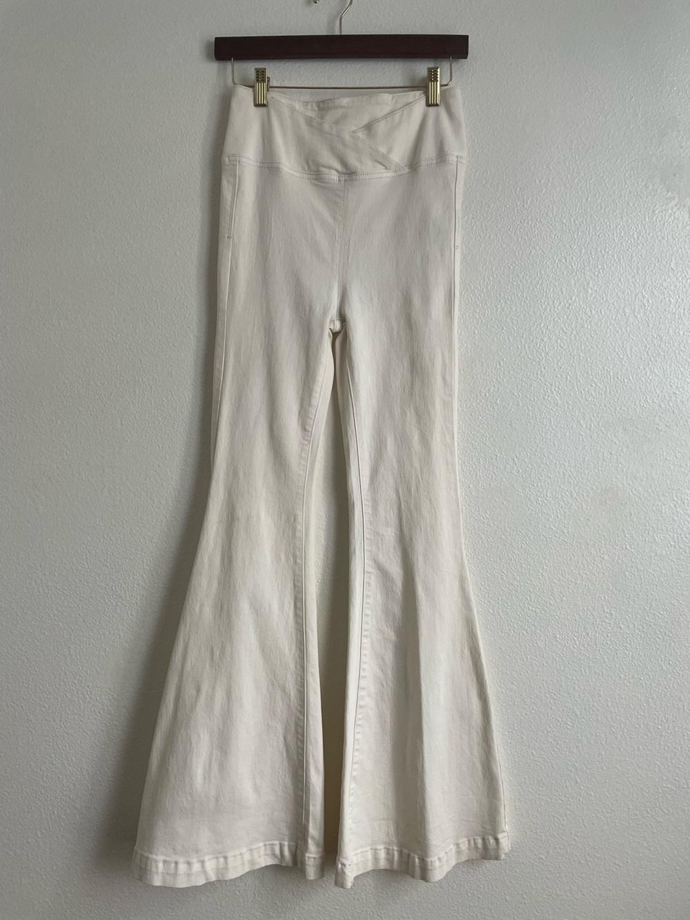 Free People High Rise size 24 - High Rise Stretch Pull On Jeans IVORY color